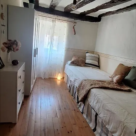Casa Kontrasta Contrasta